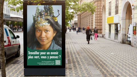 Des portraits de jeunes passionnés de paysage ont été affichés sur plus de 230 panneaux dans toute la France (métropole et La Réunion), notamment à proximité des établissements scolaires, du 9 au 15 mai. Un QR code, présent sur l’affiche, renvoyait vers le site dédié. ©Unep